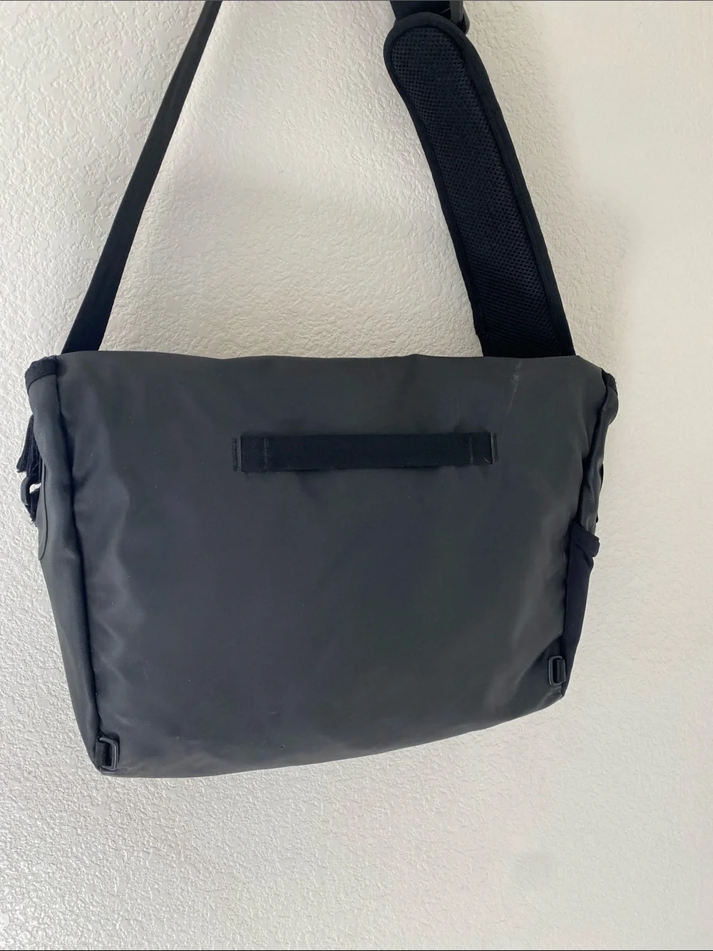 TIMBUK2 Especial Stash Weatherproof Black Messenger Bag Size M